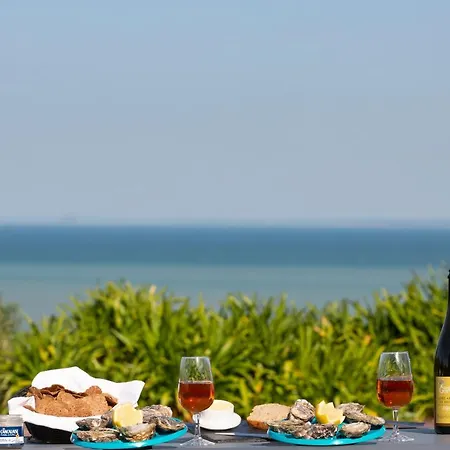 La Metairie-du-vauhariot - Vue Et Mont Saint Michel - Piscine Chauffee - Acces Gr34 בית הארחה 3*