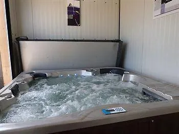 La Metairie-du-vauhariot - Vue Et Mont Saint Michel - Piscine Chauffee - Acces Gr34 בית הארחה